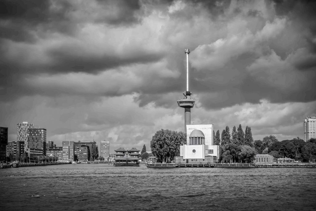 Euromast e Maas in Monocromo