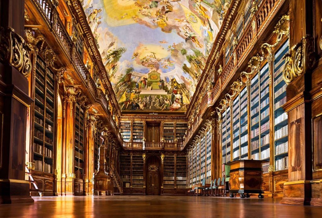 Biblioteca Storica in Legno Caldo